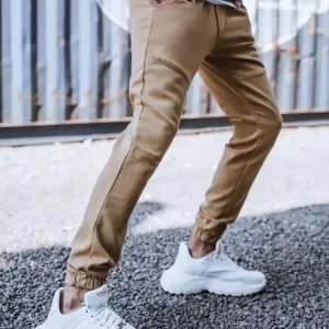 Moderné jogger tepláky vo farbe camel.