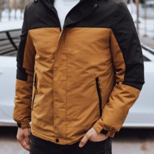 Trendy bunda s kapucňou pre pánov kamelová